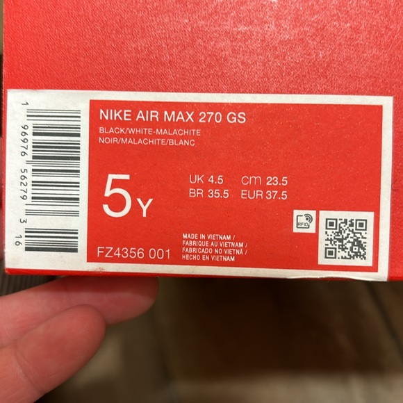 Nike 270 size 5Y like new wore literally twice and yes they are authentic - Picture 2 of 2